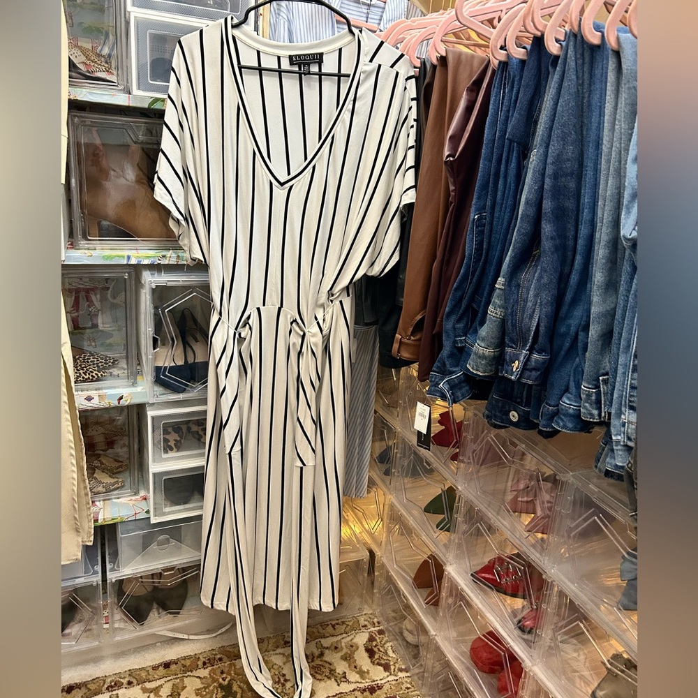 ELOQUII BLACK AND WHITE WRAP DRESS 16 EUC